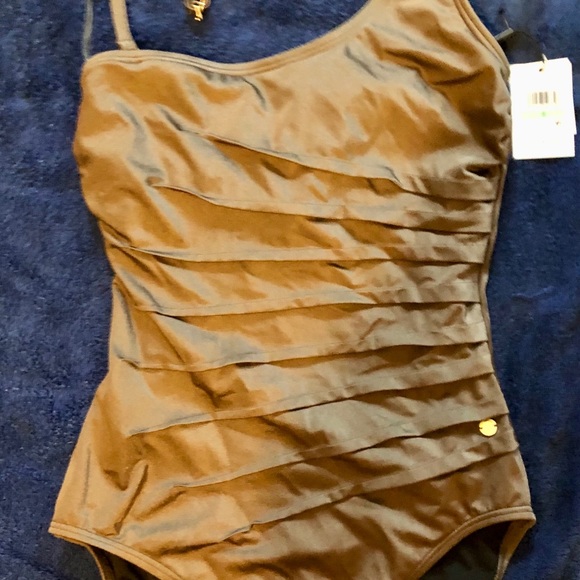 Swimwear NWT and hygienic liner - Picture 1 of 5